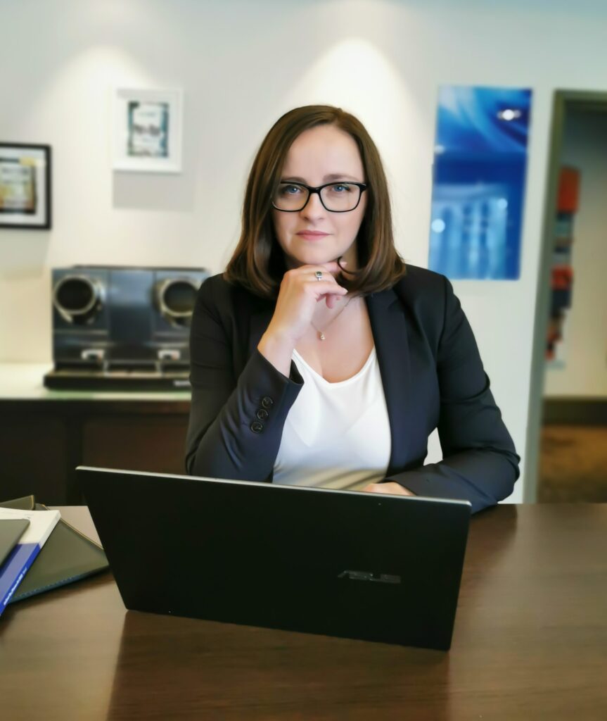 Basia Olejnik Kolor Scaled 1 863x1024